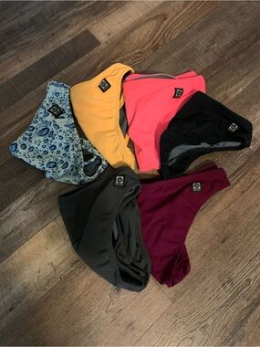 Jolyn “Andy” bottoms size M